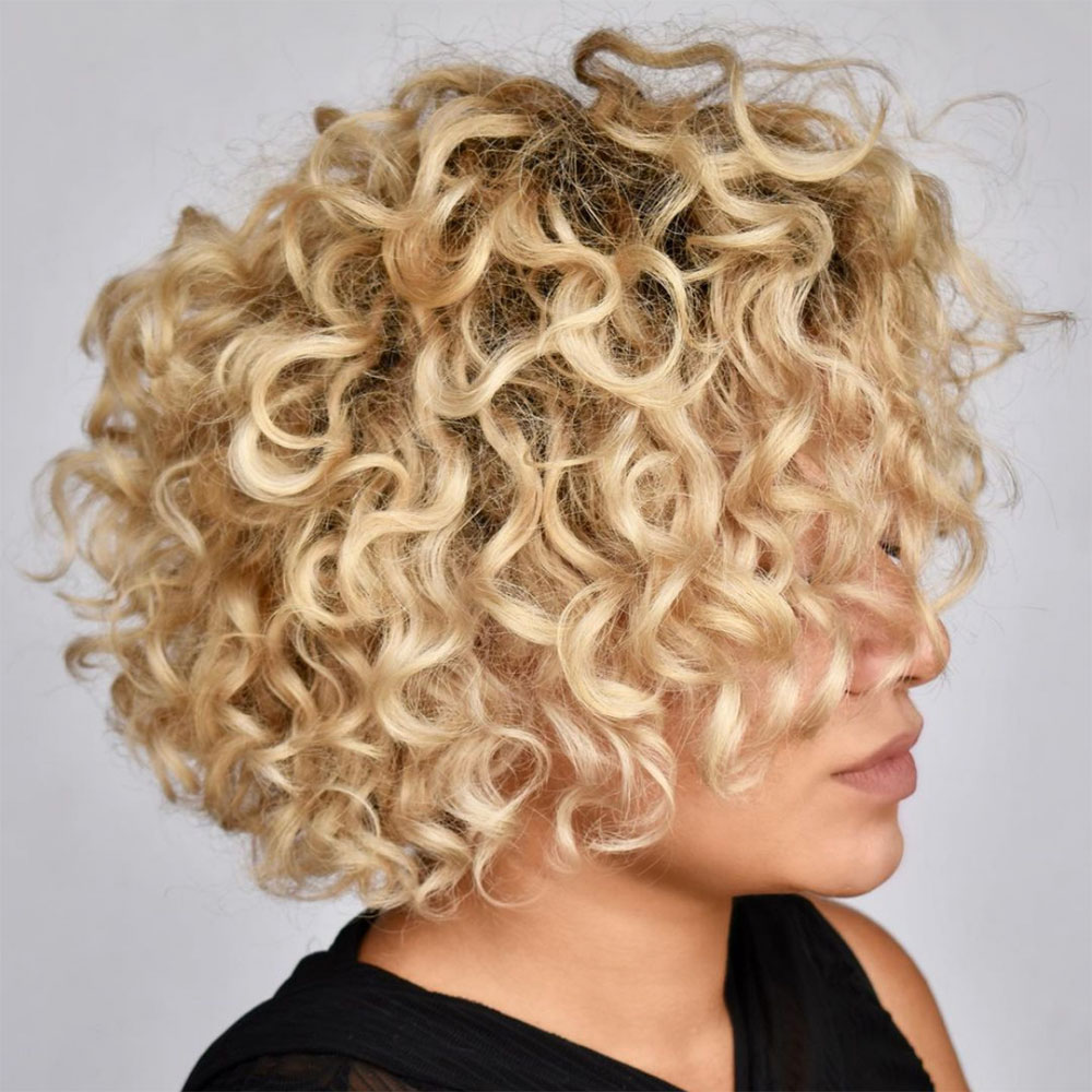 woman with blonde, short Type 3 curly haircut