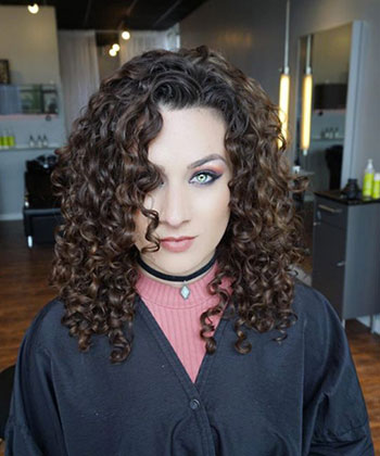 6 Signs Your Stylist Knows How to Cut Curly Hair