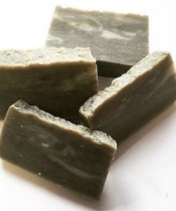 What You Need to Know About Anita Grant's Babassu Shampoo Bars