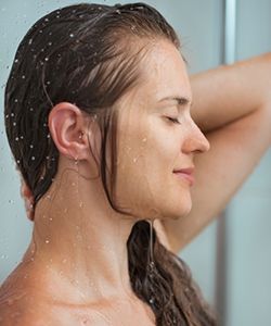 Why People are Replacing Shampoo with… Water