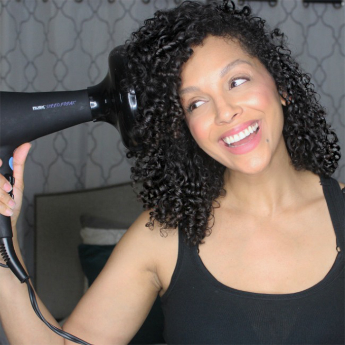 12 Tips to Diffuse Curly Hair Without the Frizz