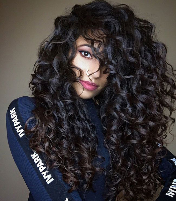 This is How Ayesha Styles Her Long Wavy Hair
