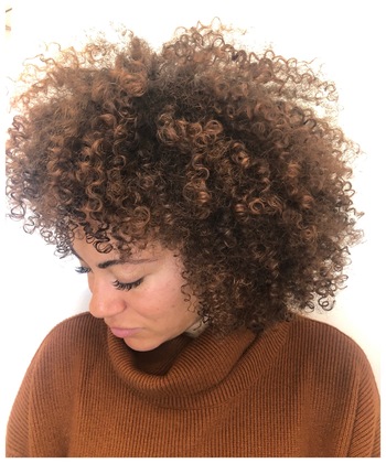 How to Avoid Dry Brittle Hair When Coloring Curls in the Winter, According to an Expert