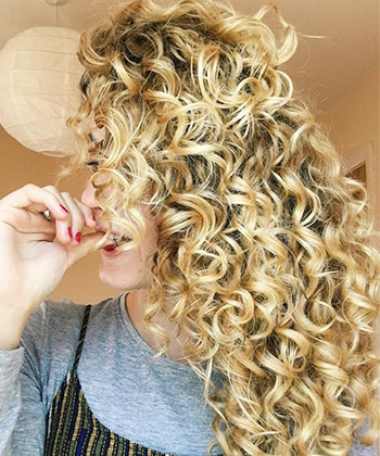 Texture Tales: Dervla on How She Learned to Care for Her 3a Curls + Top Curly Girl Tips