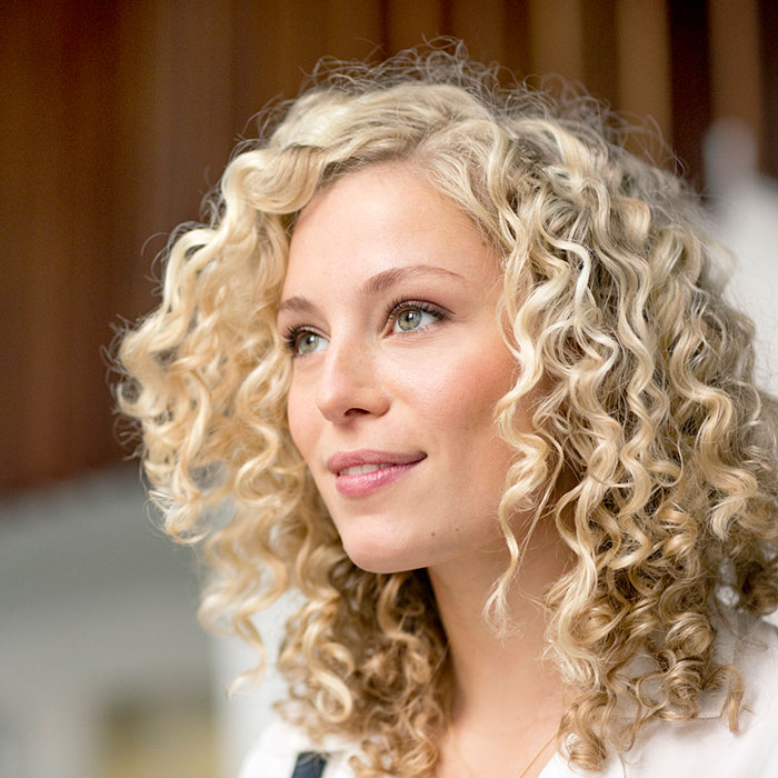 8 Natural Ways to Create More Curls - and Less Frizz