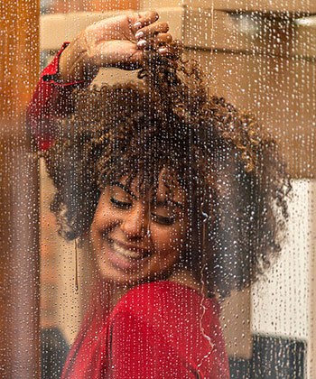 How Humidity Can Actually Help Your Curls