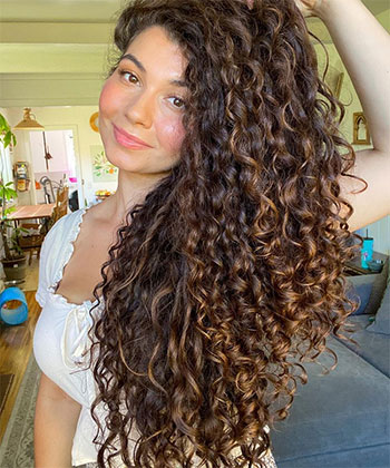 How to Add Hyaluronic Acid to Your Hair Routine for Thicker, Longer & Stronger Curls