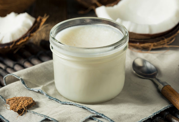 The Pros & Cons of Using Coconut Oil on Hair