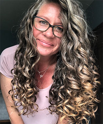 Texture Tales: How Pamela Embraced Her Silver Curls