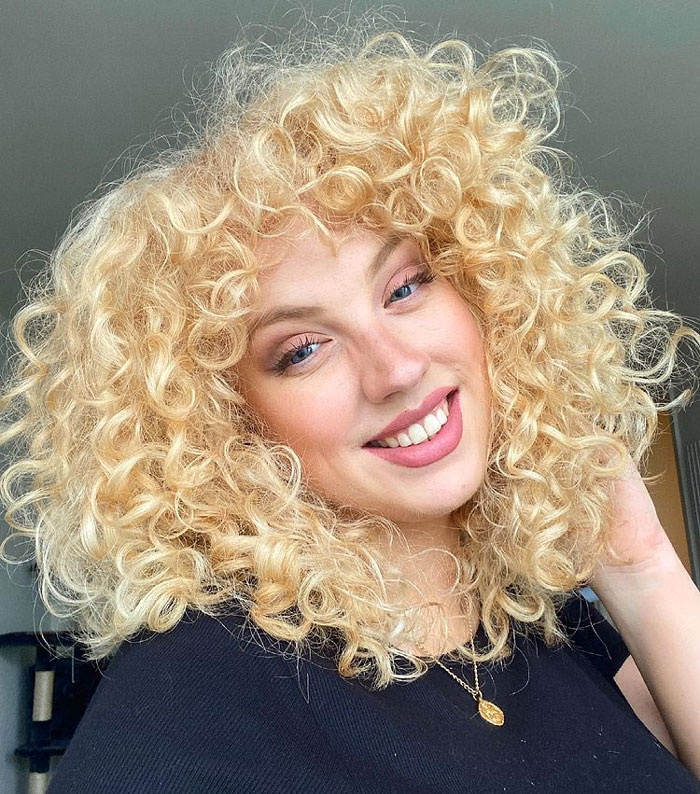 18 Ways to Rock Curtain Bangs on Curly Hair