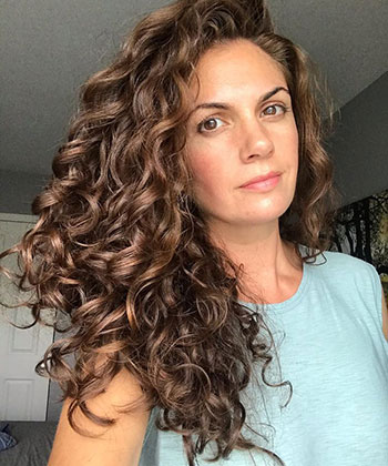 6 Tips to Dry Wavy Hair Faster With No Frizz