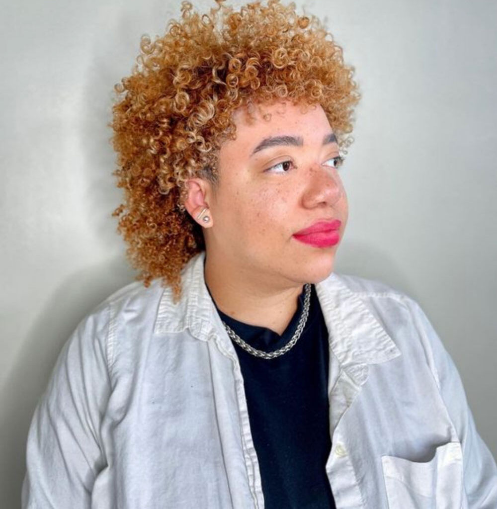 woman with blonde type 3c curly cub cut