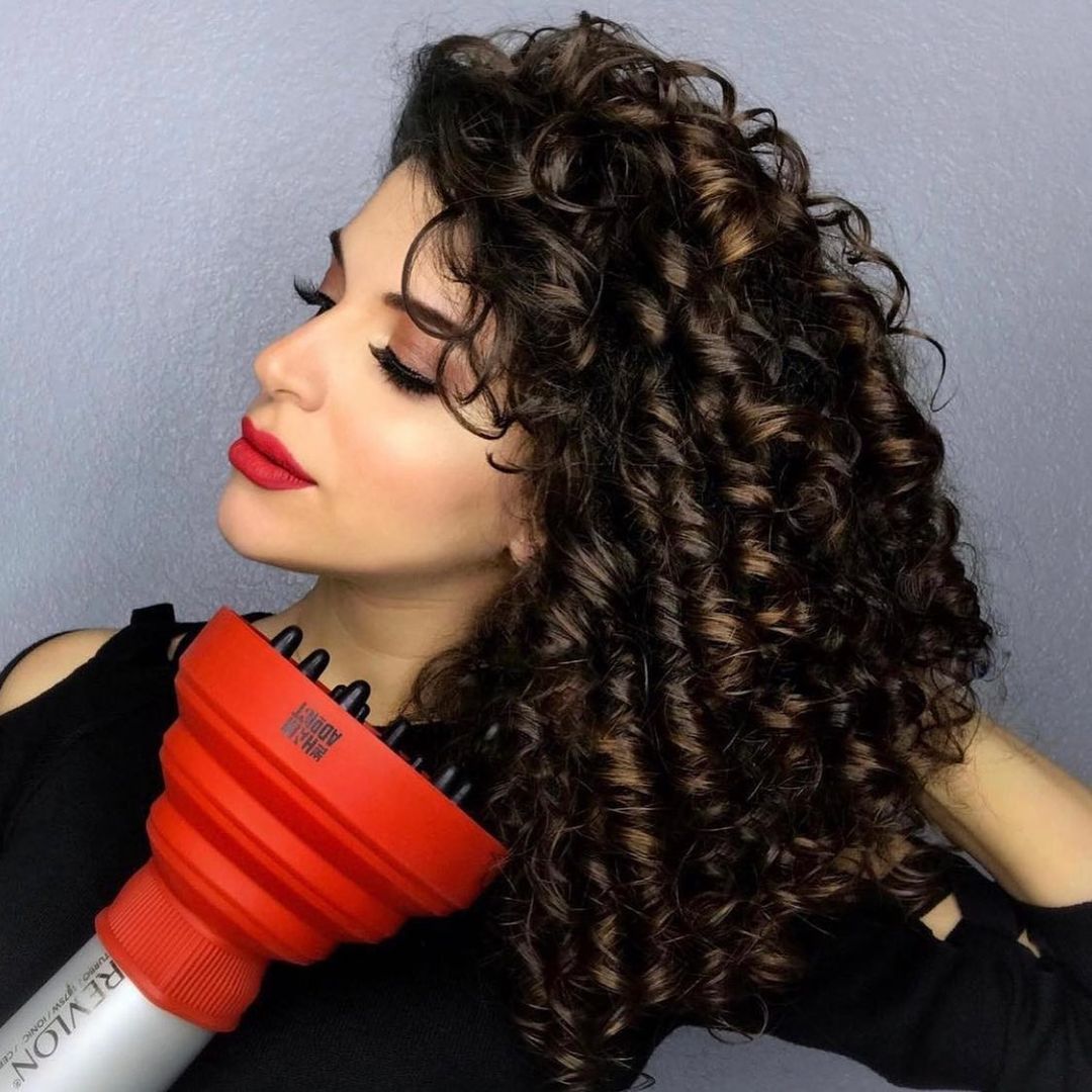 How to Use a Diffuser Without Ruining Your Curls